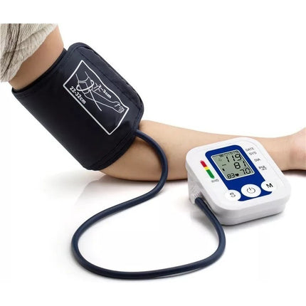 Toma Presión Digital Brazo Con Tensiometro Usa Pilas O Usb Negro