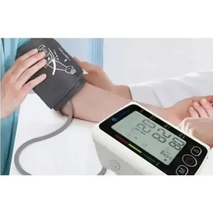 Toma Presión Digital Brazo Con Tensiometro Usa Pilas O Usb Negro
